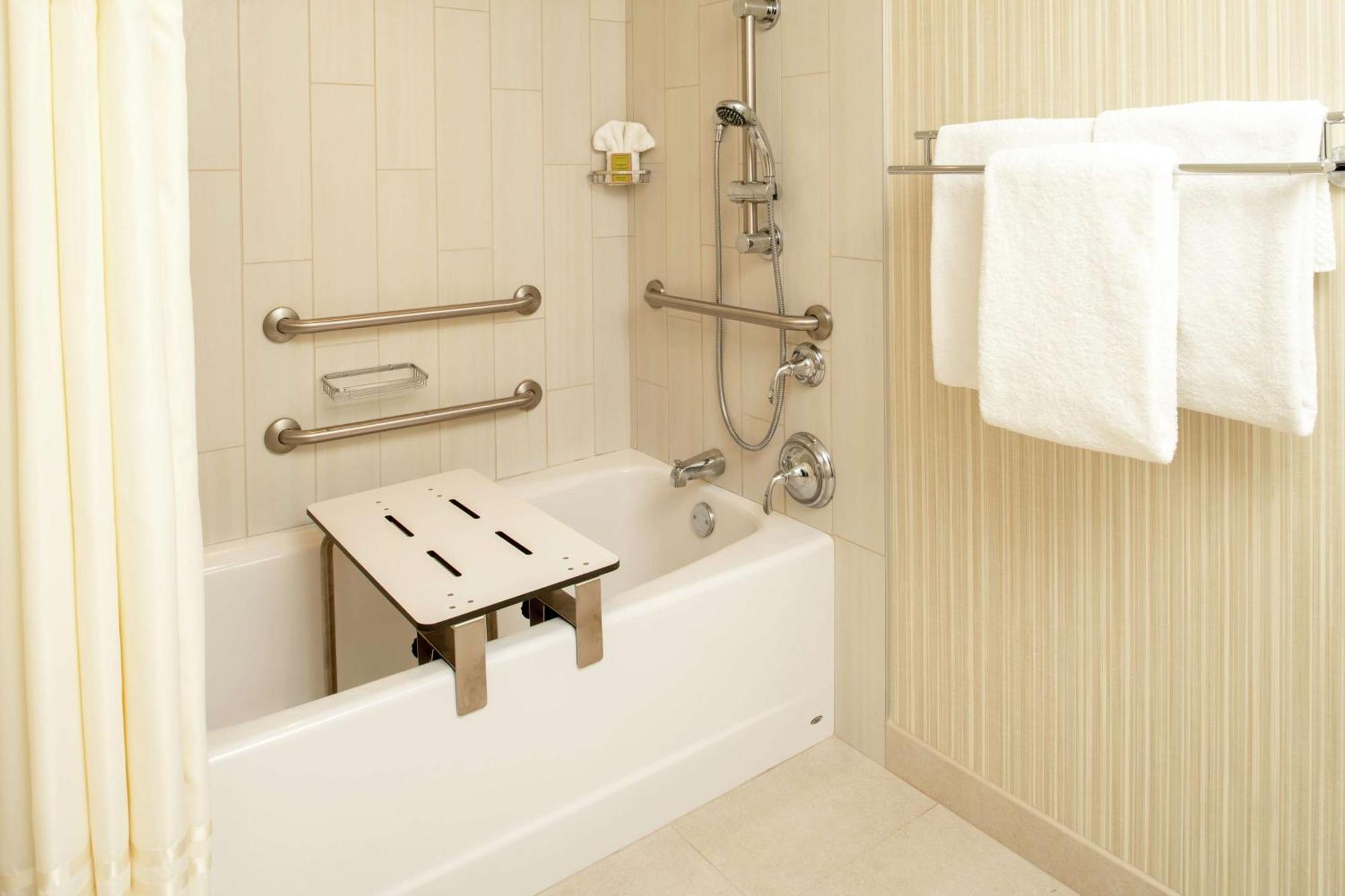 Doubletree By Hilton Seattle Airport/southcenter Hotel 3*