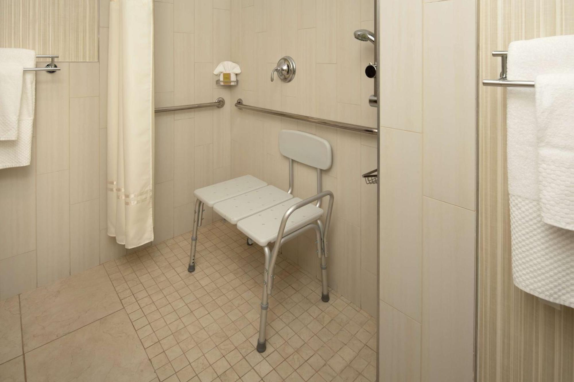 Doubletree By Hilton Seattle Airport/southcenter Hotel 3*